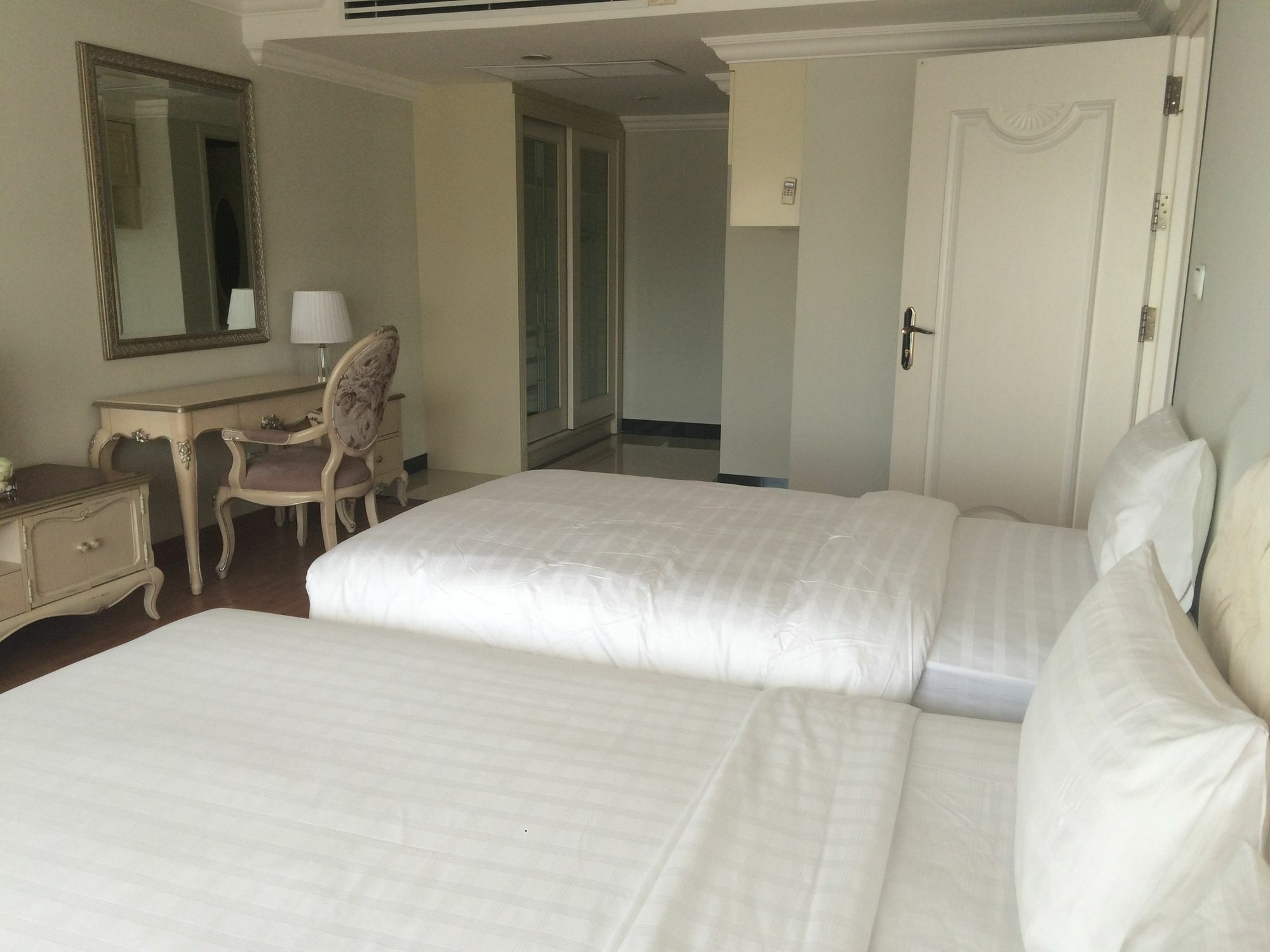 Lk Noble Suite パッタヤー エクステリア 写真